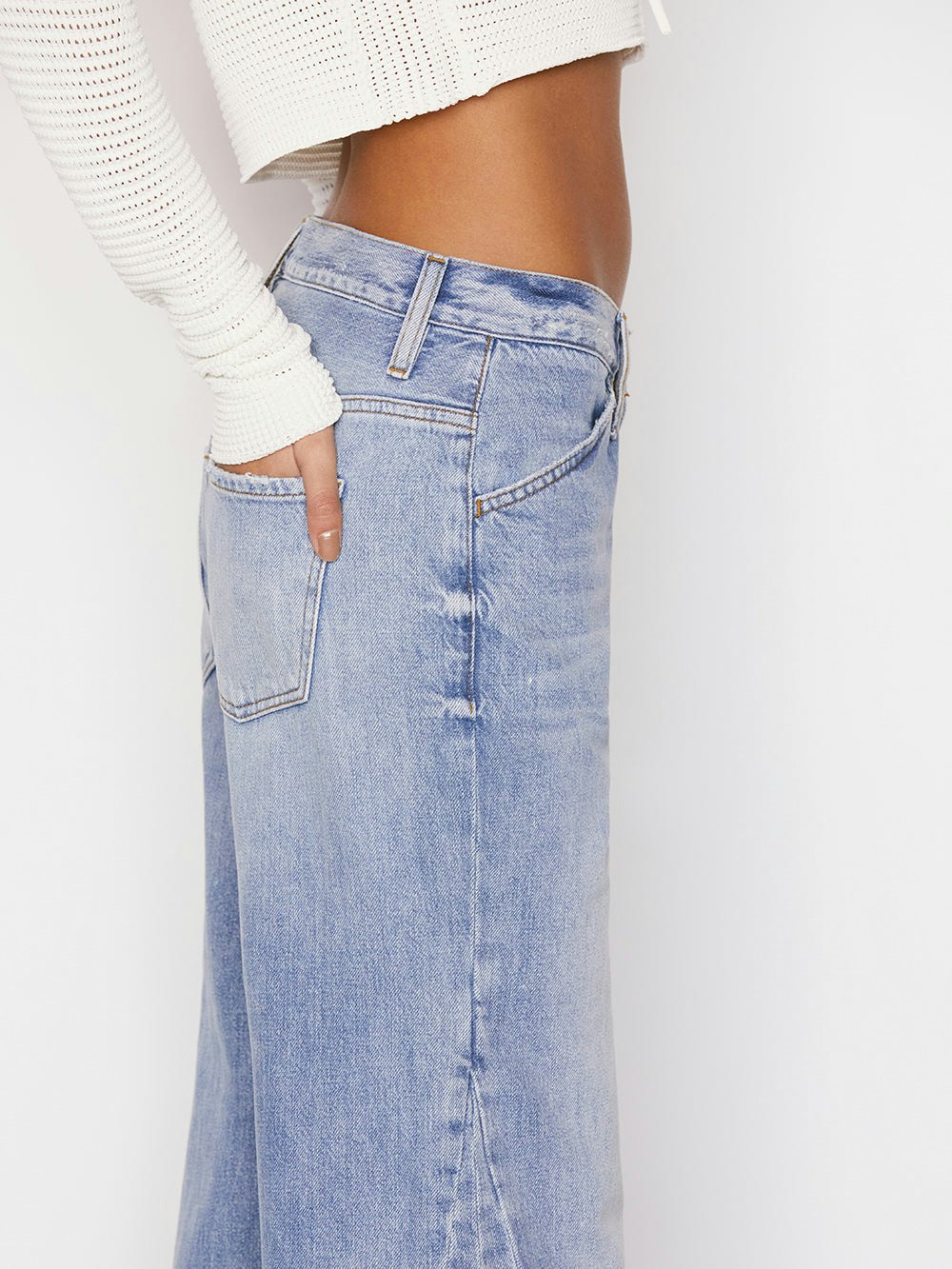 jeans side detail view alt:fit1